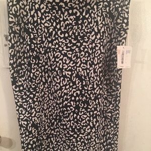 🎉2 for $14 🎉Lu LaRou Cassie skirt size XL